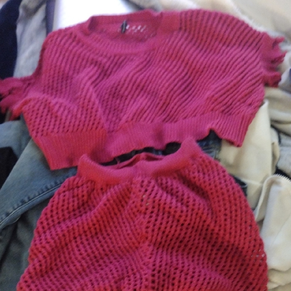 Pink Crew Neck Sweater with Ribbed Texture - Picture 2 of 3